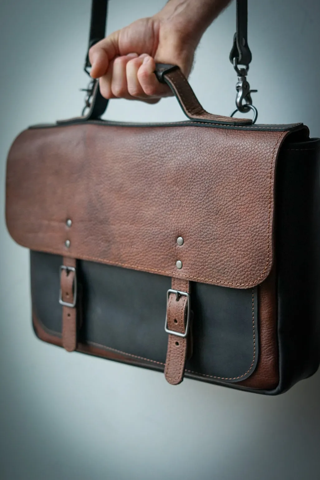16" Messenger Bag (Rock River Cappuccino   Flat Black Accents)