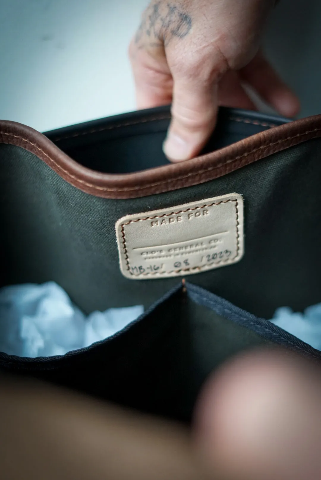 16" Messenger Bag (Rock River Cappuccino   Flat Black Accents)