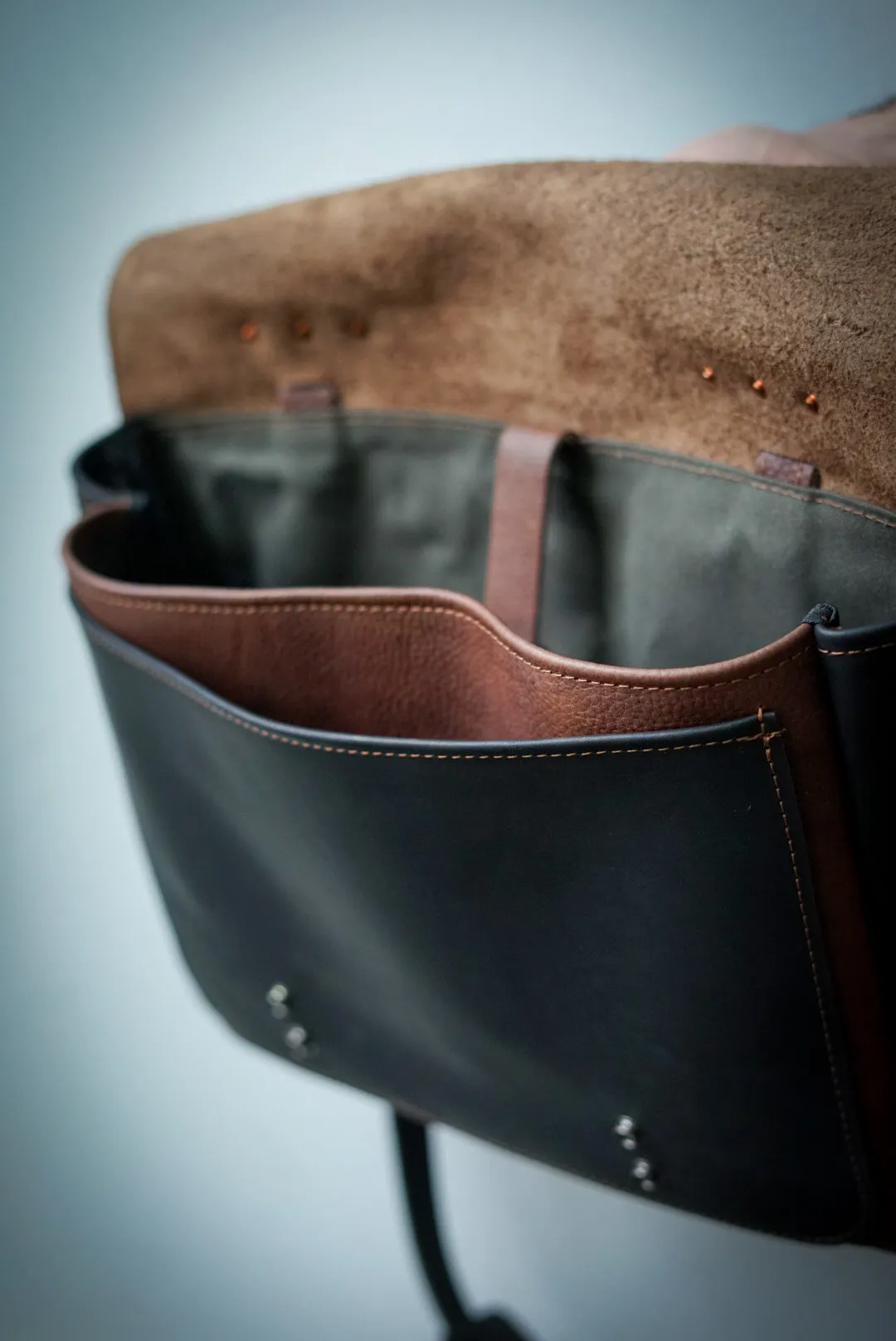 16" Messenger Bag (Rock River Cappuccino   Flat Black Accents)