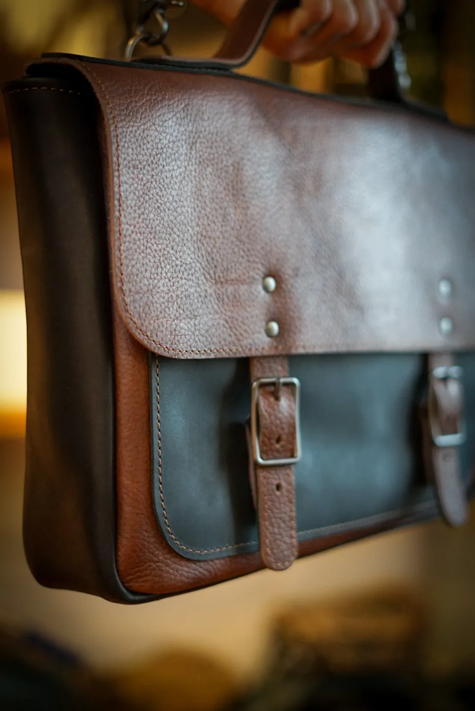 16" Messenger Bag (Rock River Cappuccino   Flat Black Accents)